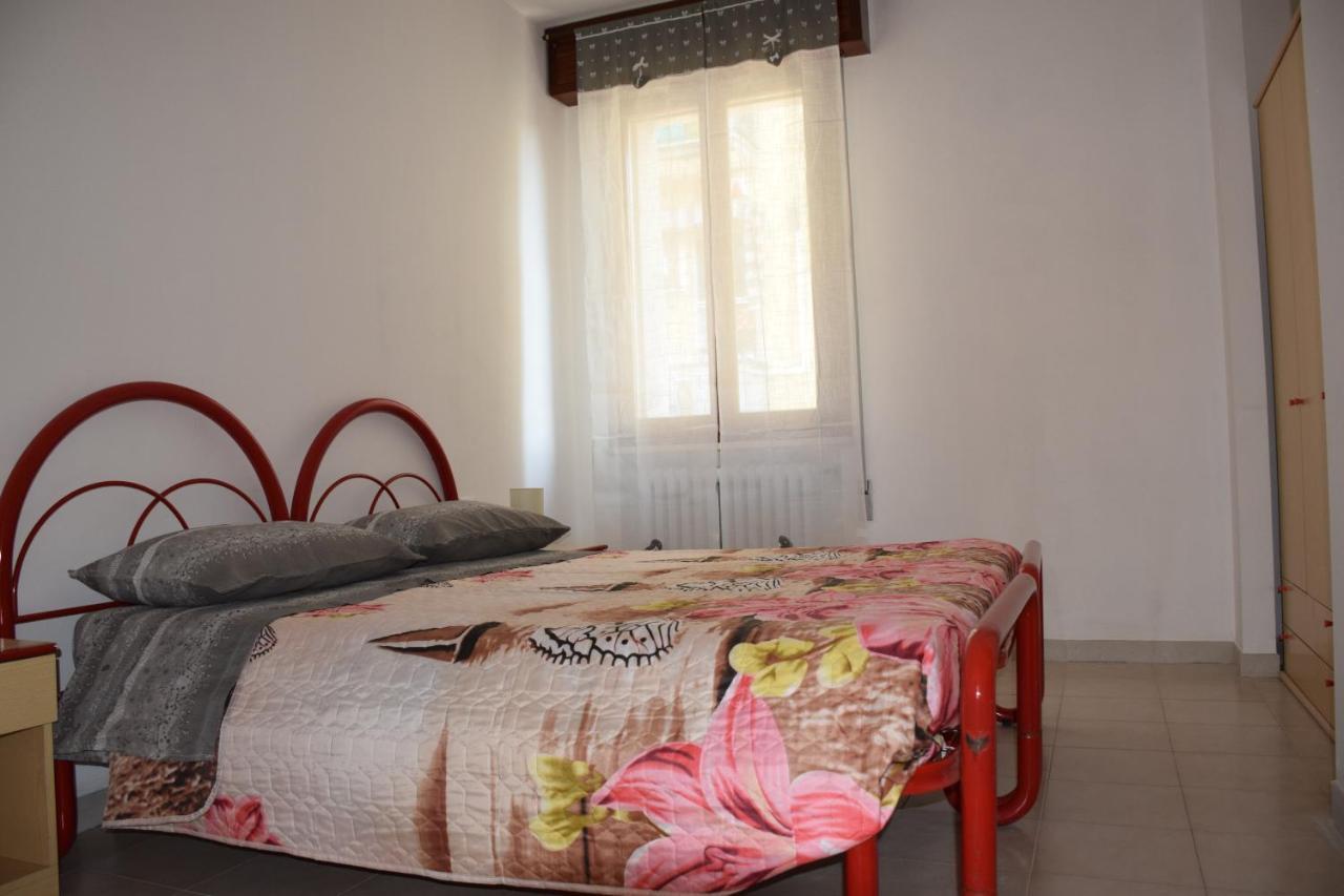 Good House- Ampio Appartamento Vicino Al Mare Rimini Luaran gambar