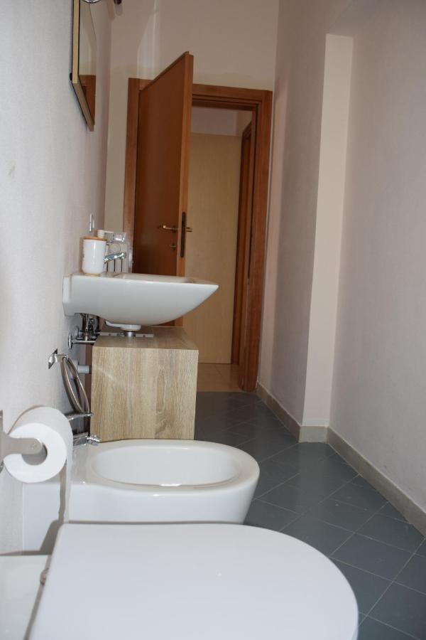 Good House- Ampio Appartamento Vicino Al Mare Rimini Luaran gambar