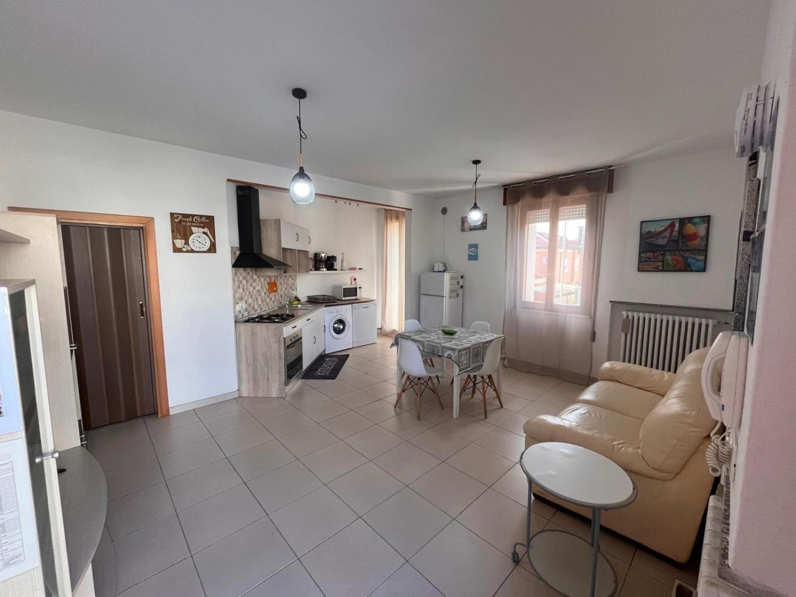 Good House- Ampio Appartamento Vicino Al Mare Rimini Luaran gambar